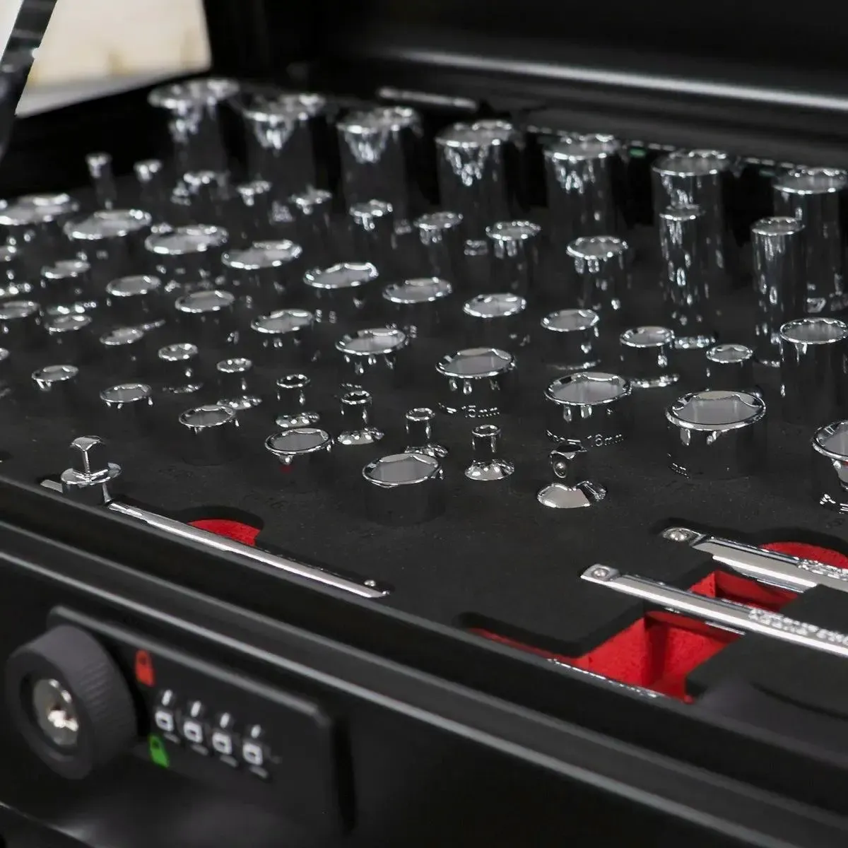 UTV Box | 190-Piece Metric and SAE UTV Tool Set with 5-Drawer Hand Carry Tool Box - Image 6