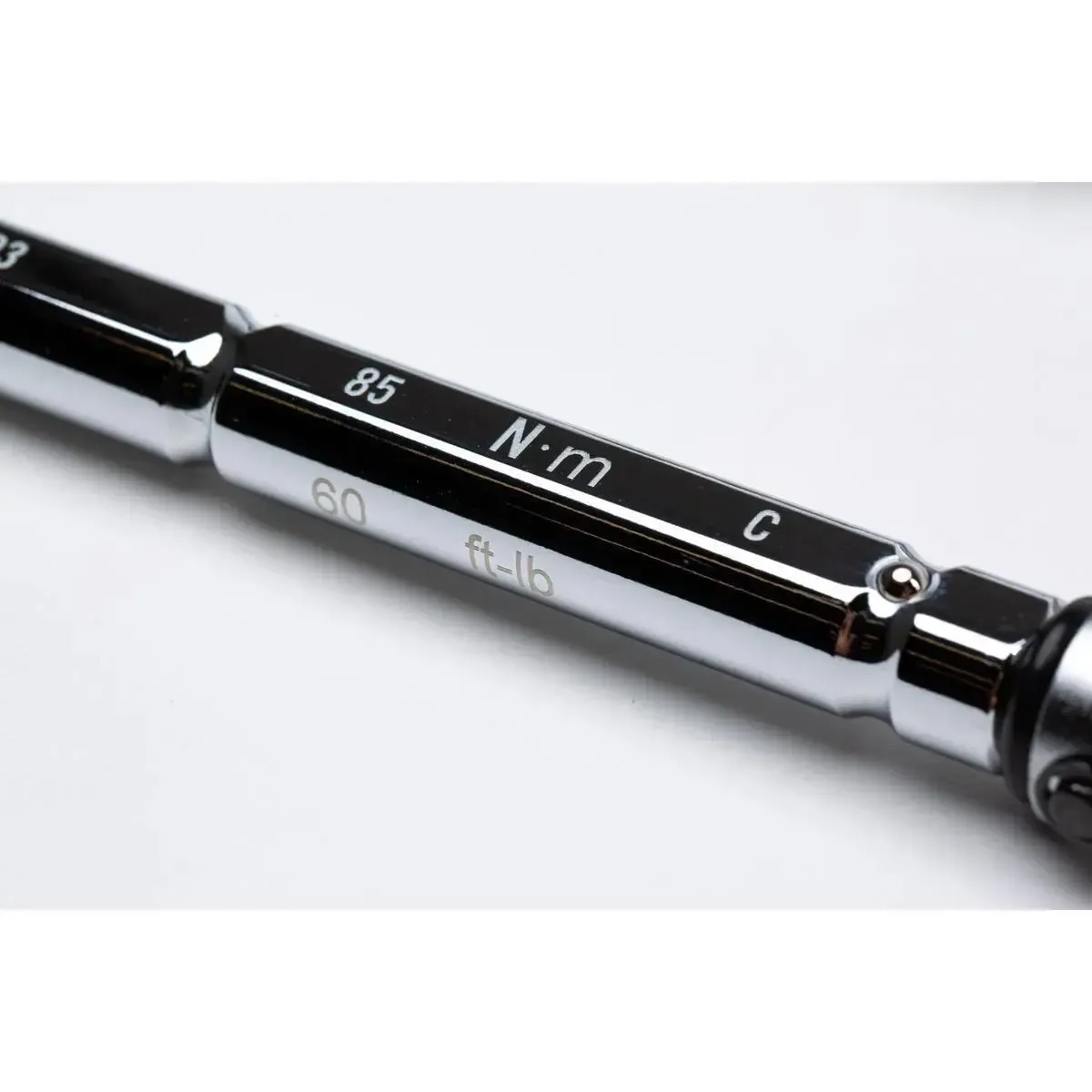 1/2” Drive X-Torq 4-Setting Preset Torque Wrench (60–100 lb-ft) with 2-Piece Flip Socket Kit - Image 6