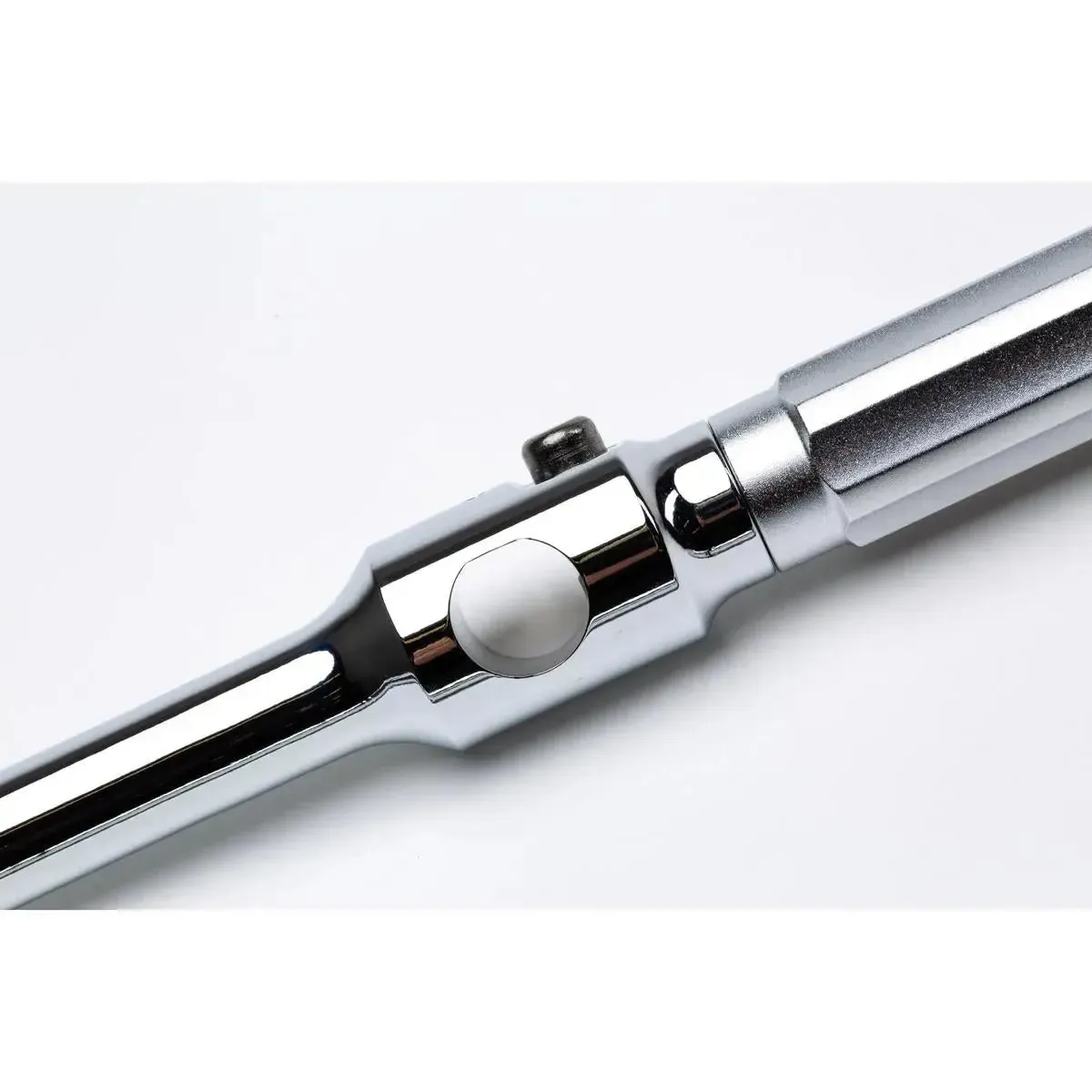 1/2” Drive X-Torq 4-Setting Preset Torque Wrench (60–100 lb-ft) with 2-Piece Flip Socket Kit - Image 9